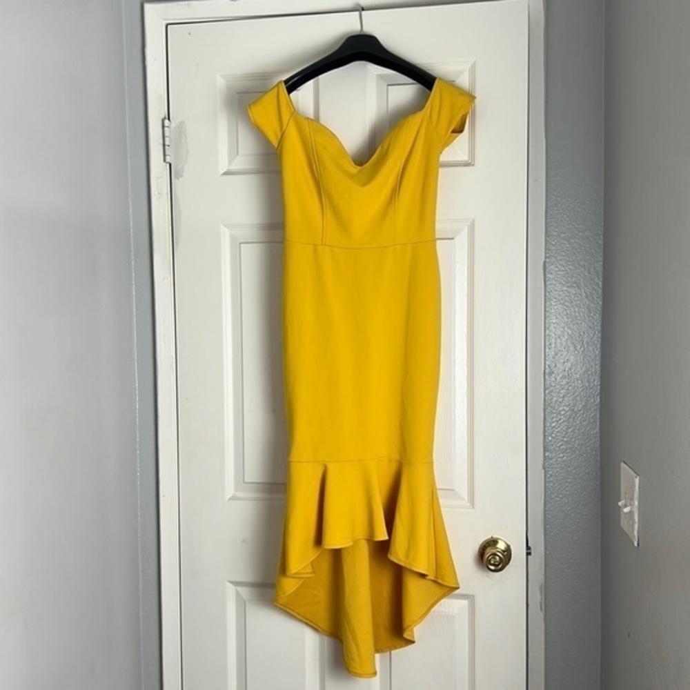 Off Shoulderโ Ruffle Midi Dress - Picture 2 of 6